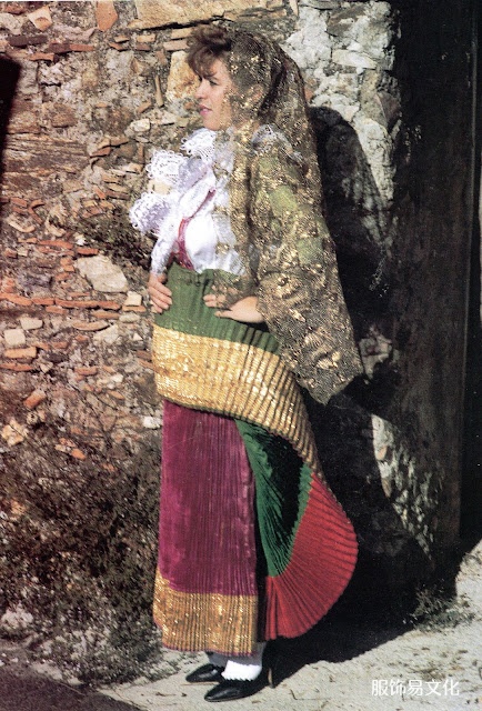 阿巴尼亚服饰