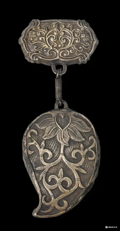 罕见辽代镀金银腰带或马具配件