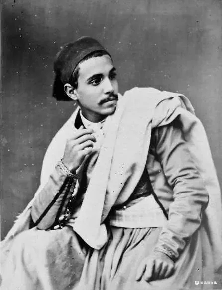 Burnous-阿尔及利亚传统服饰