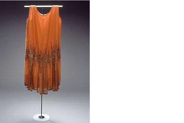 查尔斯顿橙色乔其纱连衣裙，1926 年