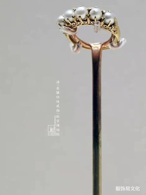 清代金珍珠戒指 - 故宫博物院藏