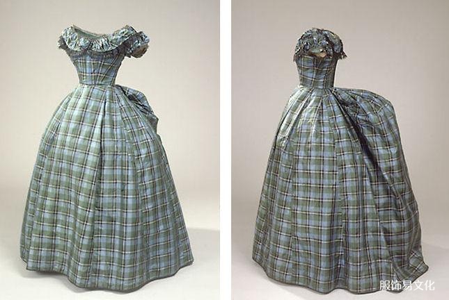 两件紧身胸衣格纹旅行连衣裙，1860 年代