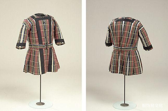男孩丝绸连衣裙，1867 年