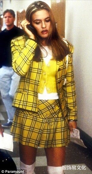 雪儿·霍洛维茨 (Cher Horowitz) 在《独领风骚》(1995) 中的黄色格子套装