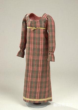 适合小女孩的格子睡裙，大约。 1810