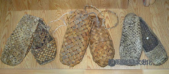 韧皮鞋 - 罗斯的传统农民鞋