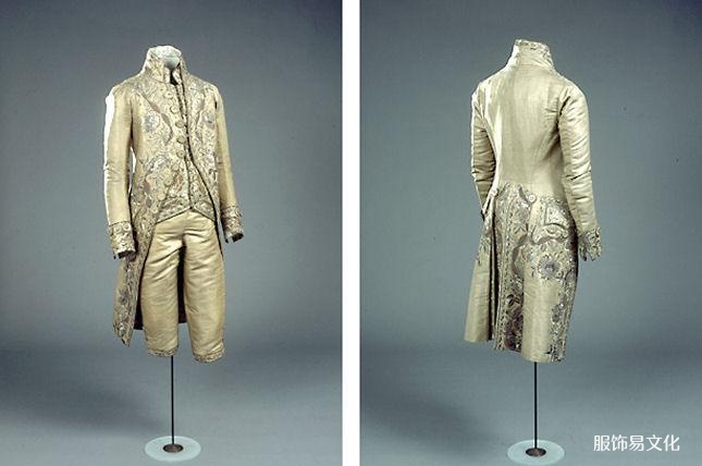 18 世纪男士珍珠母贝连衣裙搭配及膝马裤套装