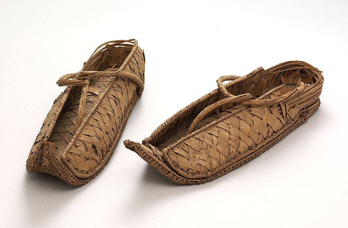 一双套鞋，公元前 1550-1070 年，埃及，芦苇。 来自 Major Myers 系列。 博物馆：865&A-1903
