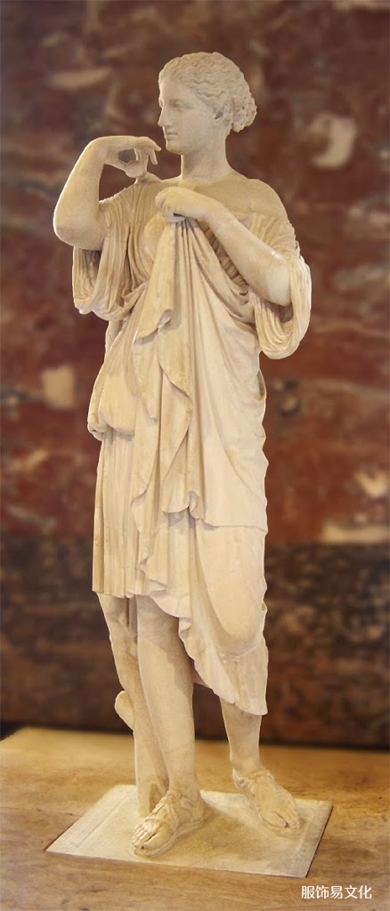 古希腊女性服装chiton、peplos 和 Himation