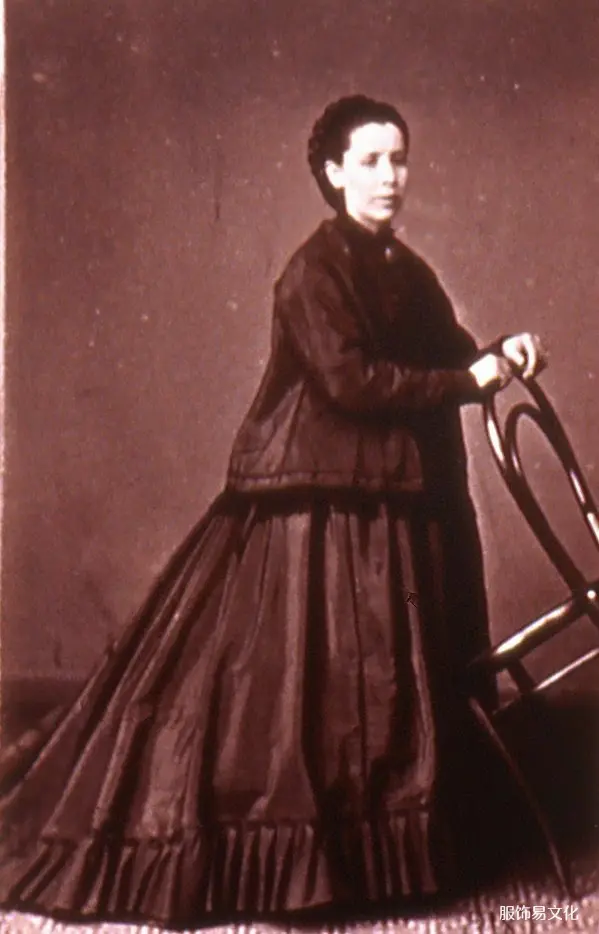 浪漫主义时期1862-1869：最后的裙撑