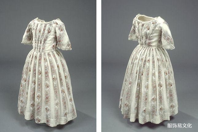 女孩连衣裙，1850 年代