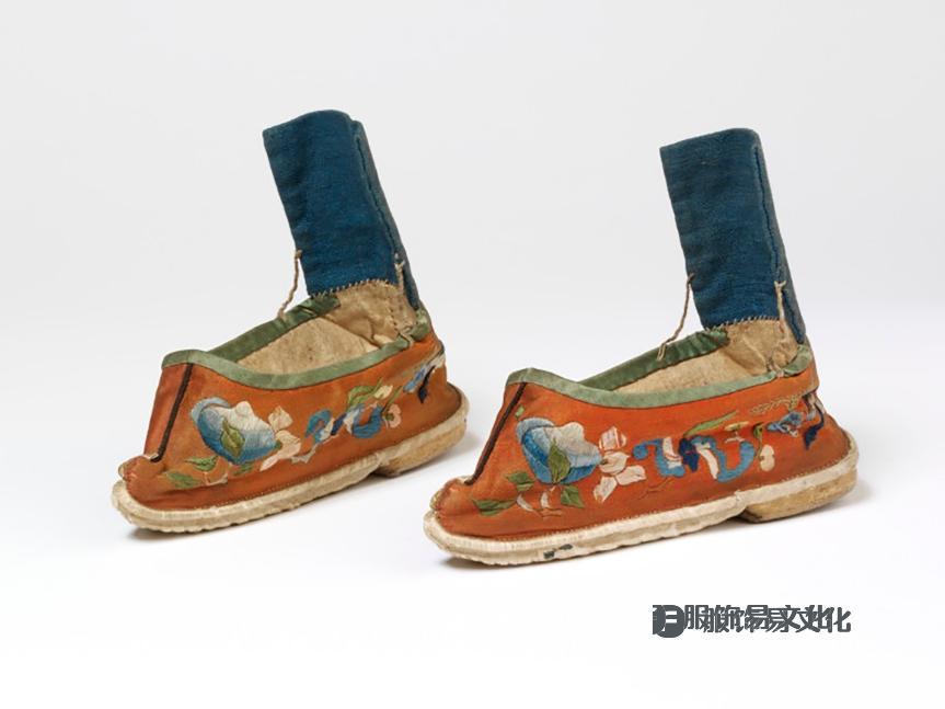 3 19世纪橙色地福寿纹绣花鞋 关键词-清代弓鞋;小脚鞋;三寸金.jpg