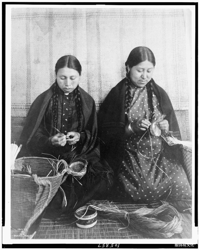 弗拉特里角印第安人服装和装饰品，1870 年
