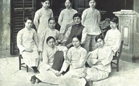 为什么校服在香港如此普遍？