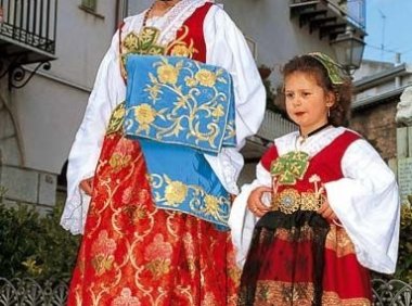 阿尔巴尼亚服饰