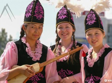 吉尔吉斯民族服装