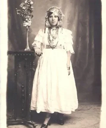 阿尔及利亚传统服饰-布鲁萨（Blusa）