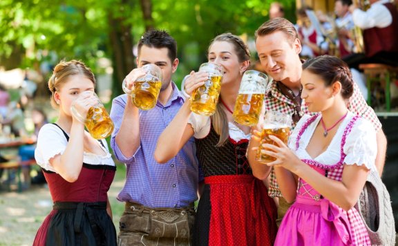 德国皮裤和连衣裙的历史